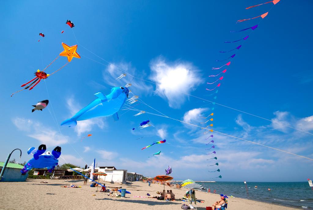Happy Camp Mobile Homes In Camping Village Rosapineta Rosolina Mare Bagian luar foto