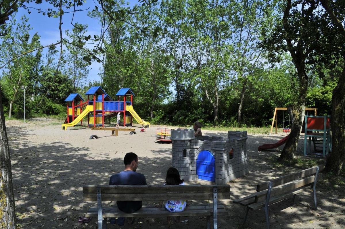 Happy Camp Mobile Homes In Camping Village Rosapineta Rosolina Mare Bagian luar foto